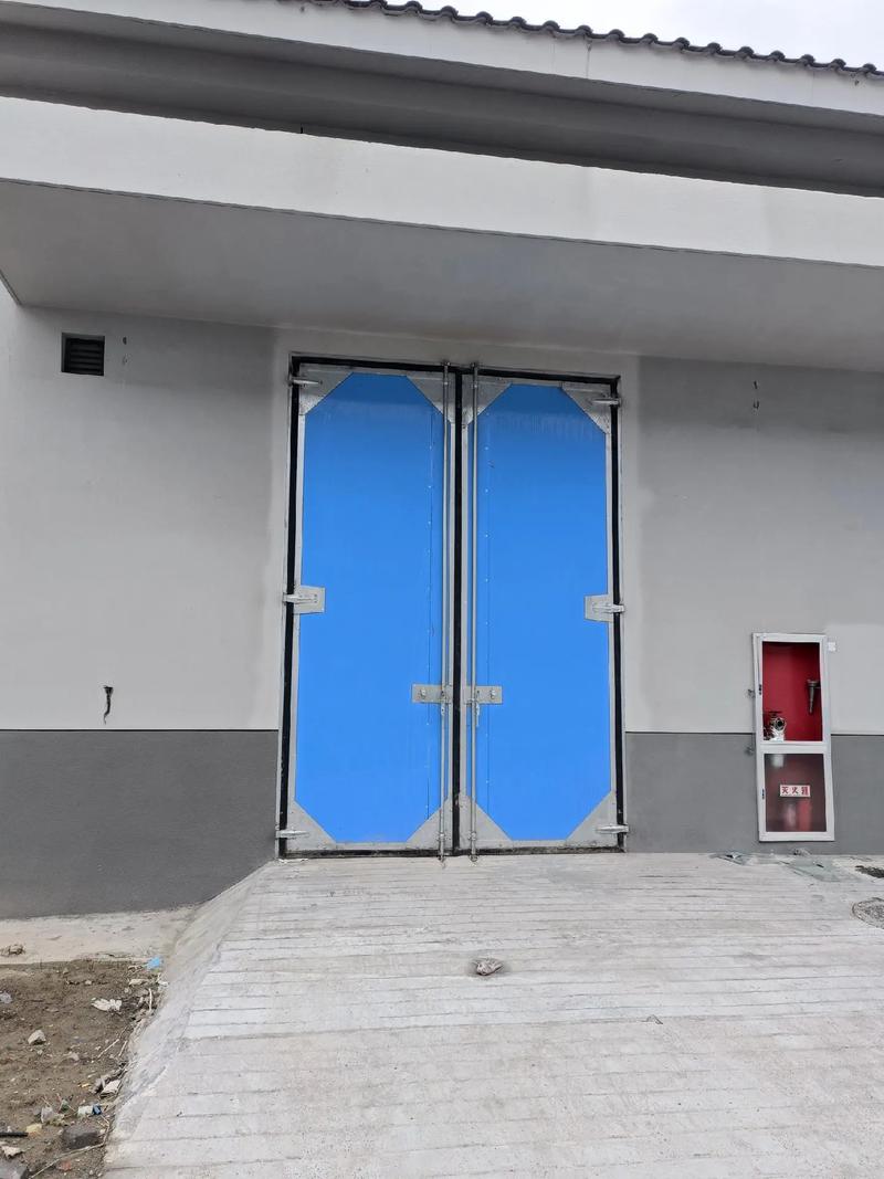 糧倉密閉門窗安裝實拍圖 鋼質防火門 安全與專業(yè)的深度剖析